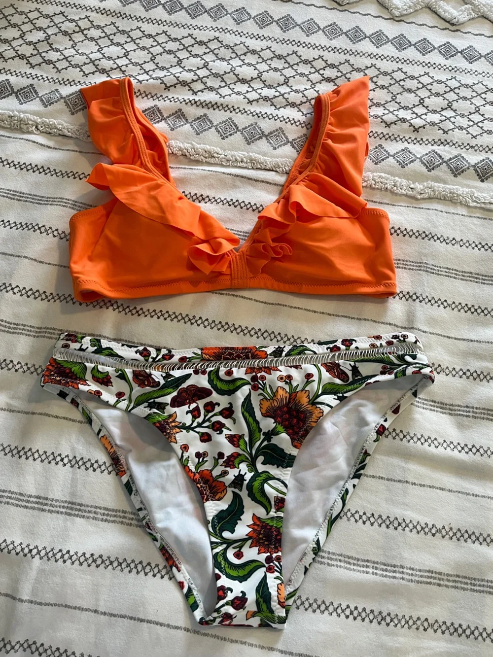 Cupshe Orange Ruffle Bikini Top with Floral Print Bottoms- Size Small